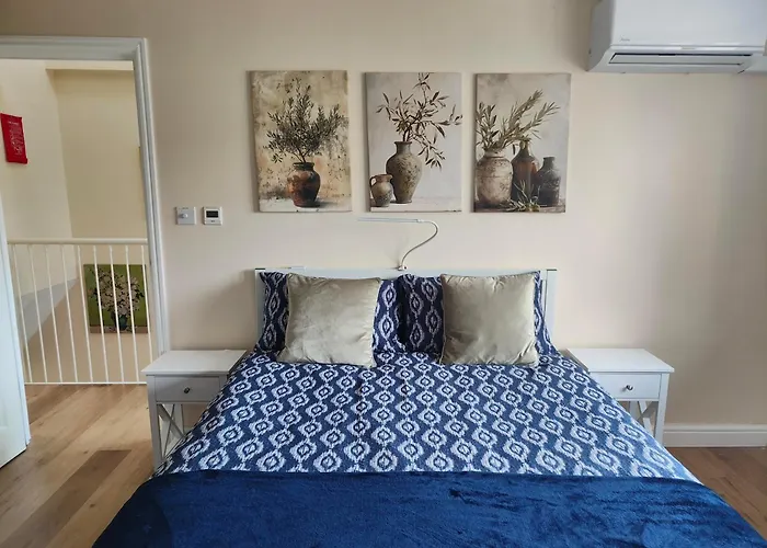 Hotel mit Aussicht: Clifton House O2 & Excel Rooms With Private Bathroom And Breakfast Option
