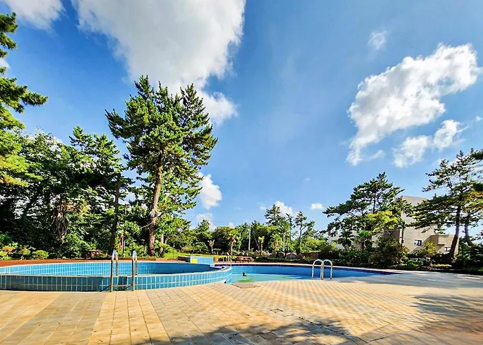 Whinstone Hotel & Resort