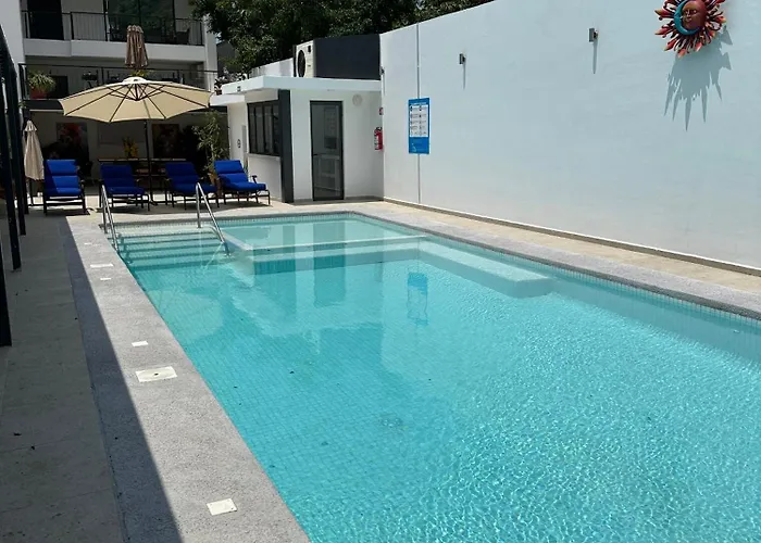 Pet Friendly hotel: Luxor And Condo Hotel