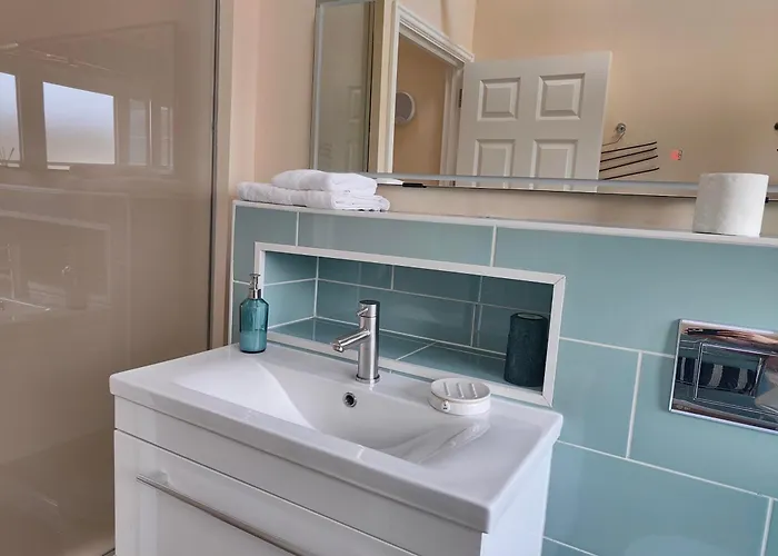 Hotel mit Aussicht: Clifton House O2 & Excel Rooms With Private Bathroom And Breakfast Option