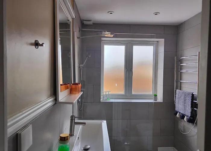 Hotel mit Aussicht: Clifton House O2 & Excel Rooms With Private Bathroom And Breakfast Option