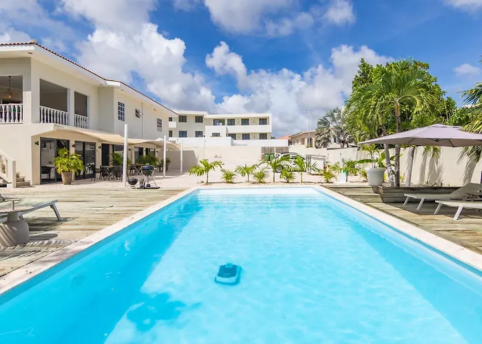 Indigo Apartments & Suites - 'Adults Only'
