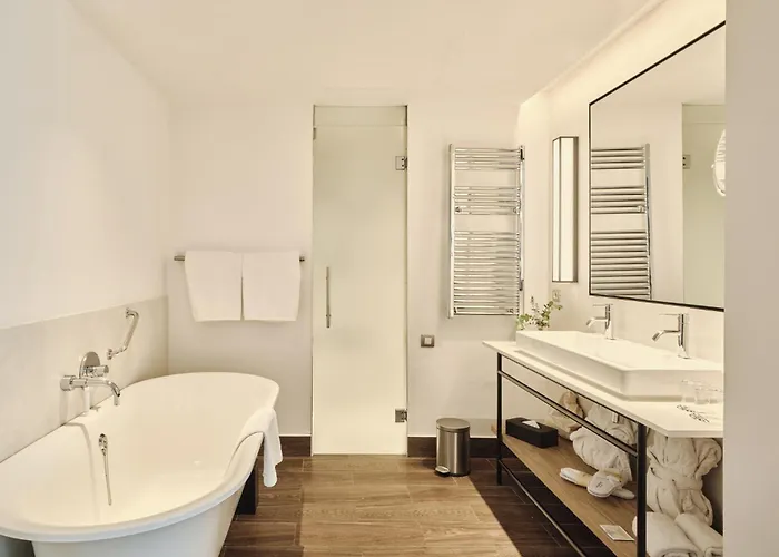 Jacuzzi hotel: Hospes Palau De La Mar, Valencia, A Member Of Design Hotels