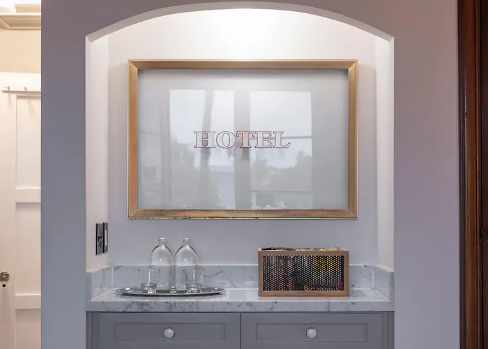 Luxury hotel only: Maison Twenty Seven