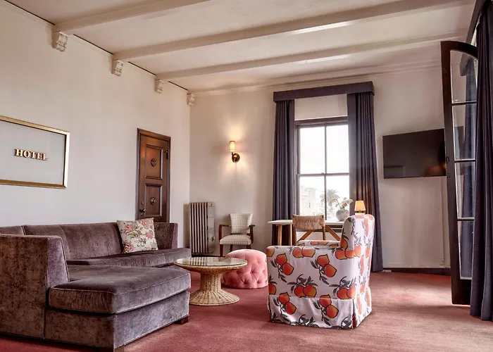 Luxury hotel only: Maison Twenty Seven