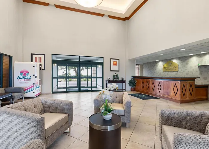 Hotel with pool: Wingate By Wyndham Destin