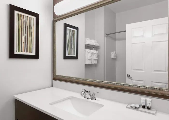 Hotel with pool: Wingate By Wyndham Destin