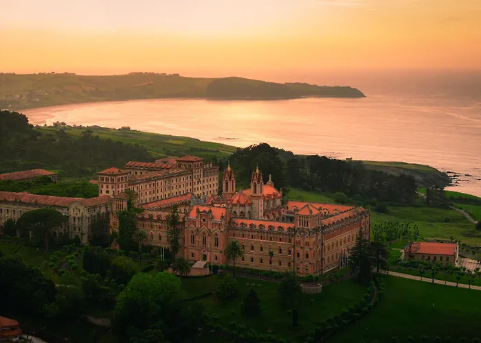 Wishome-Villa sobre el mar en Comillas con piscina privada