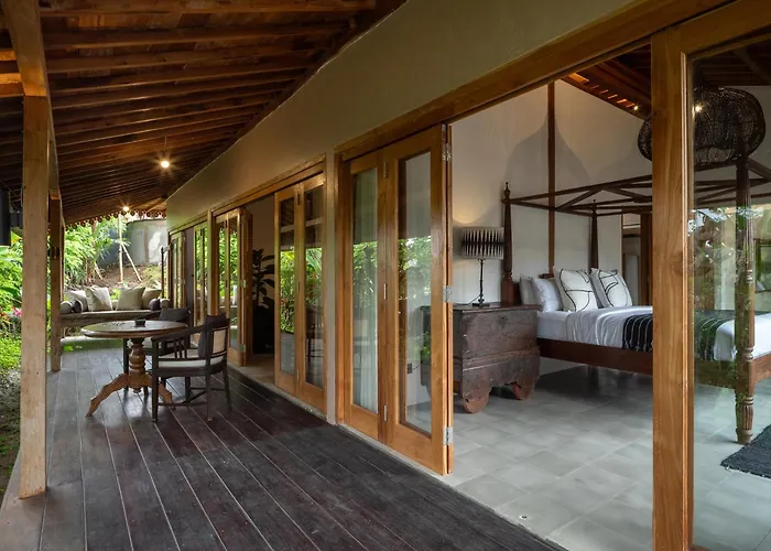 Tebola Village Resort Sidemen