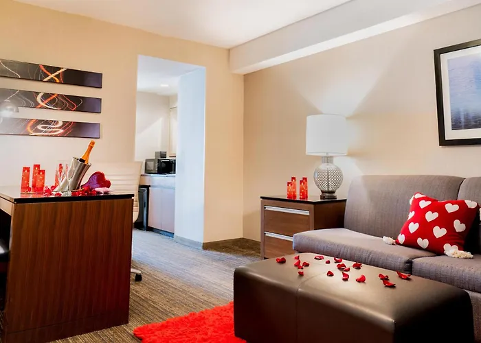 Embassy Suites By Hilton Chicago Downtown Magnificent Mile