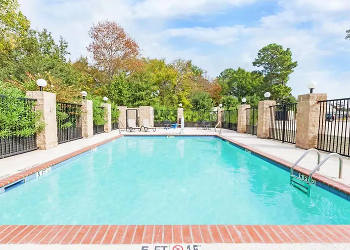 Cheap hotel: Grander Inn & Suites By Ihg