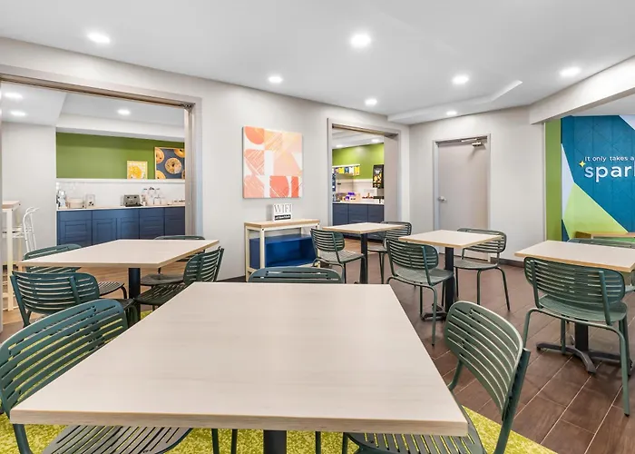 Beach hotel: Spark By Hilton Salt Lake City Central