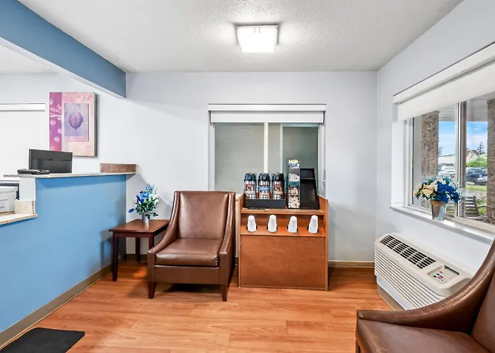 Hometowne Studios By Red Roof Detroit - Livonia