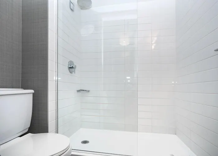 Сity center hotels Sandman Vernon