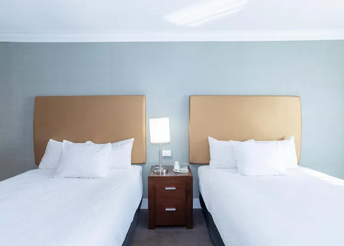 Сity center hotels Sandman Vernon