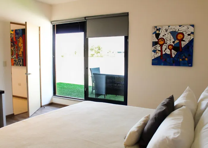 Room Hotel & Suites