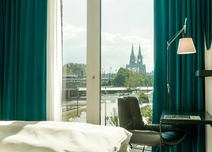Hotel nahe College: Motel One Köln-Messe