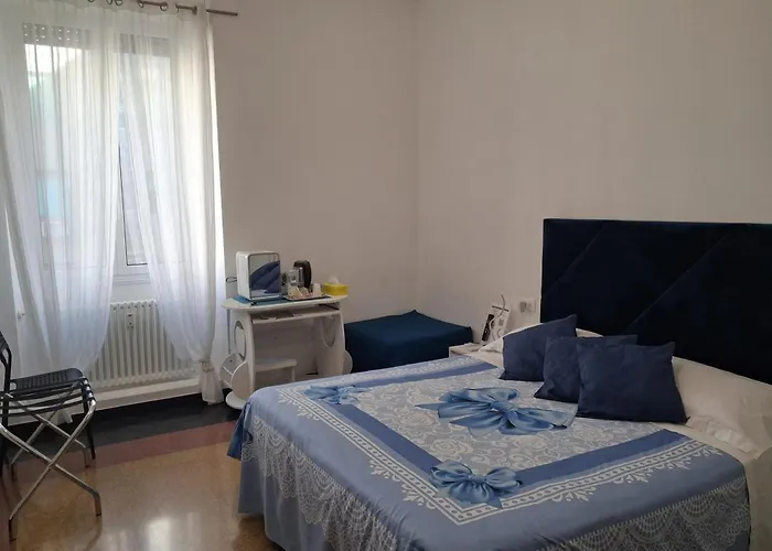 Hotel all'aeroporto: La Lanterna Di Angelo Rent Rooms And Apartments Free Parking On The Street Front