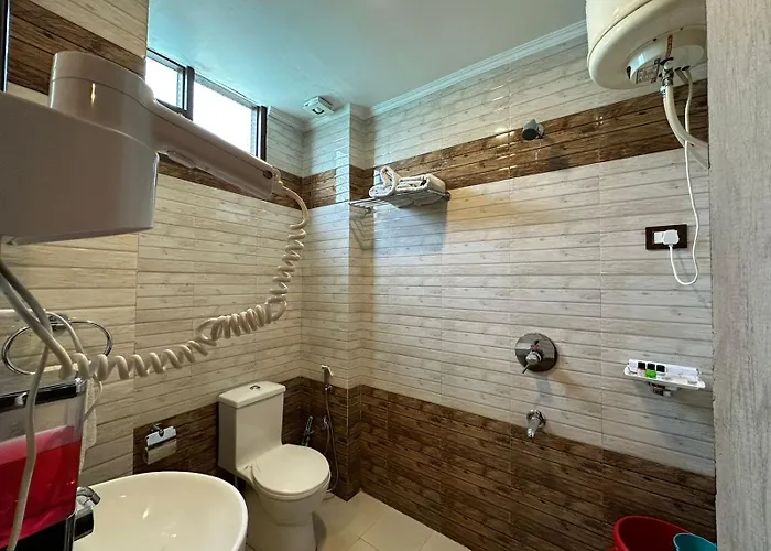 Family Hotel: King Castle Mcleodganj-Centrally Heated And Air Cooled- Near Mall Road - Free Parking