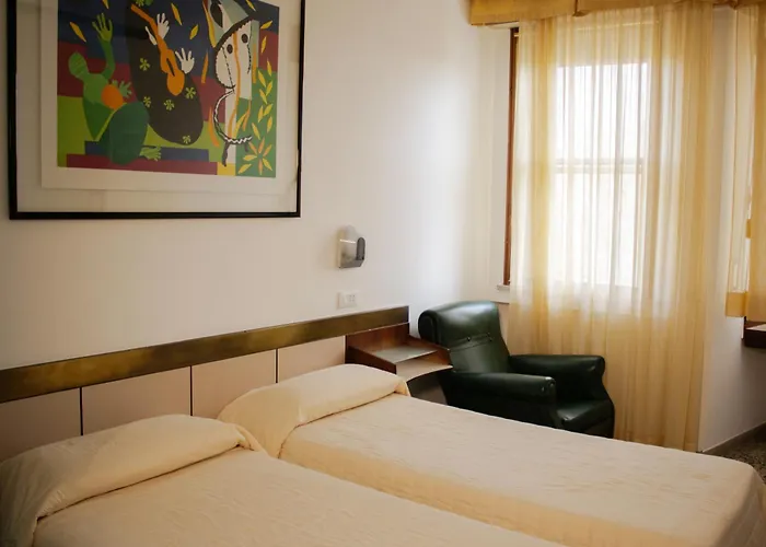 Cheap hotel: Hotel Napoleon - City & Station