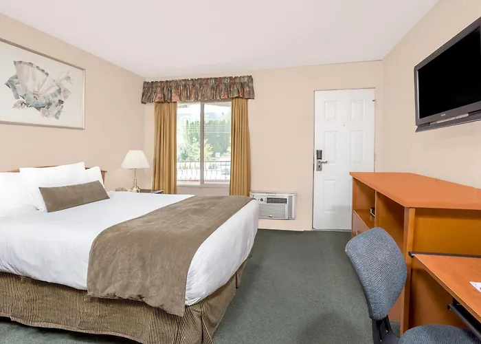Central hotel: Howard Johnson By Wyndham Downtown Kamloops