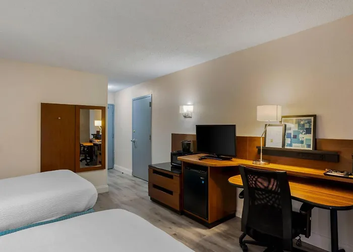 Pet Friendly hotel: Comfort Inn & Suites Mt Laurel-Philadelphia
