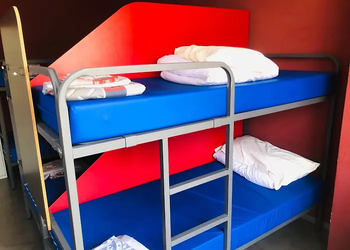 Hotel near College: All Iron Hostel