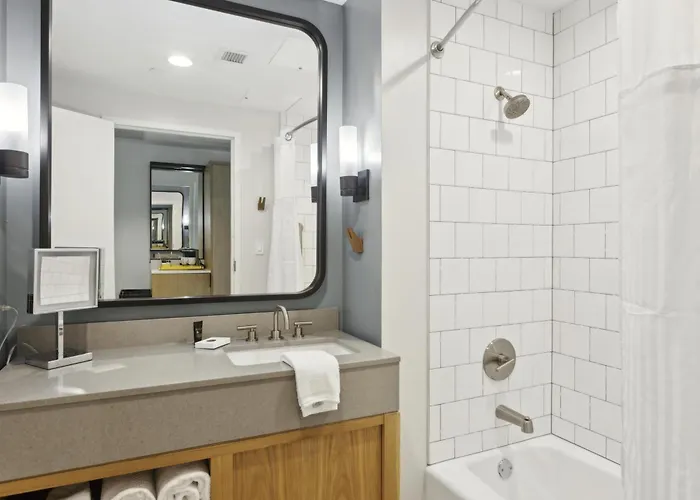 Beach hotel: The Lodge At Gulf State Park, A Hilton Hotel