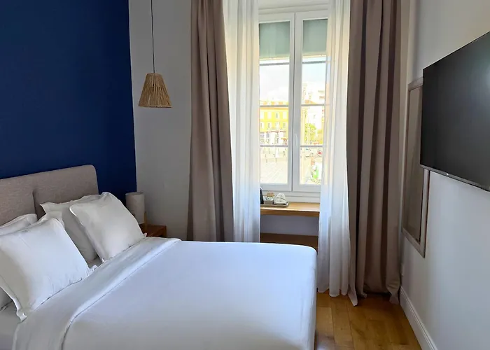 Pet Friendly hotel: Hotel De La Mer