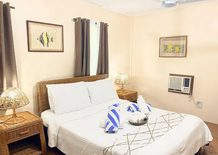 Hotel near College: El Galleon Beach Resort
