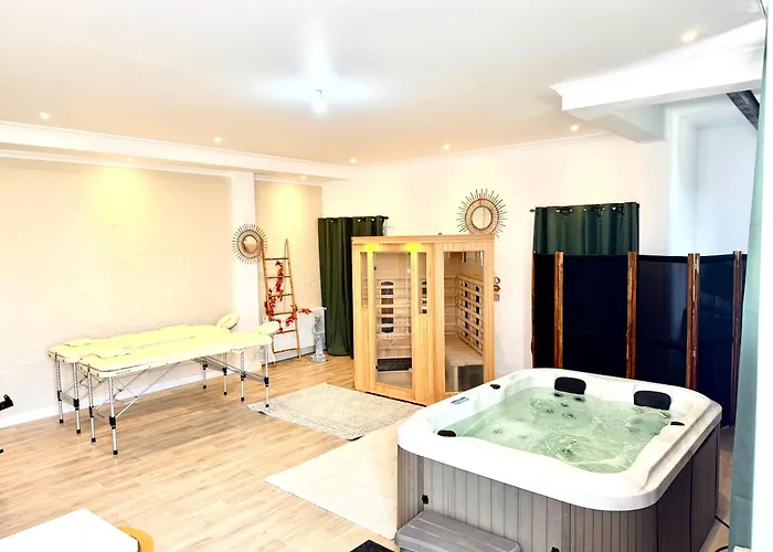 Hôtel Jacuzzi: Hotel Particulier Les Rêveries du CLOS Vignes &Spa Adult Only