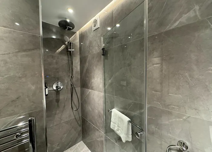 Hotel: The Leonard Hotel