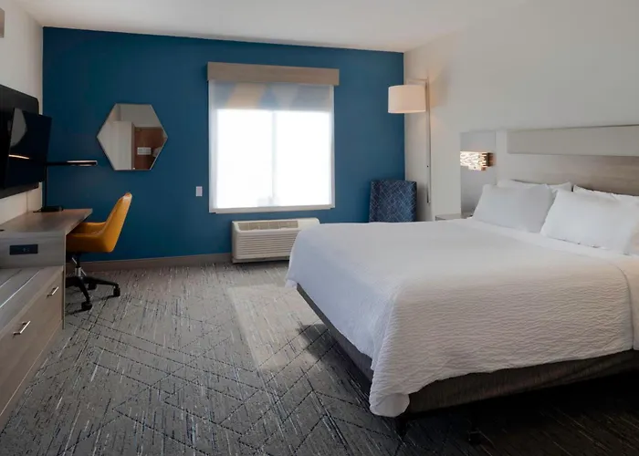 Holiday Inn Express Hotel & Suites Fort Atkinson By Ihg