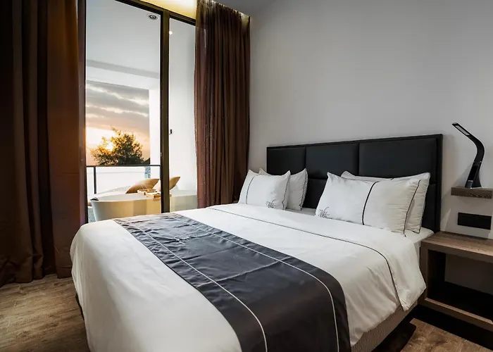 White Boutique Hotel&Residences