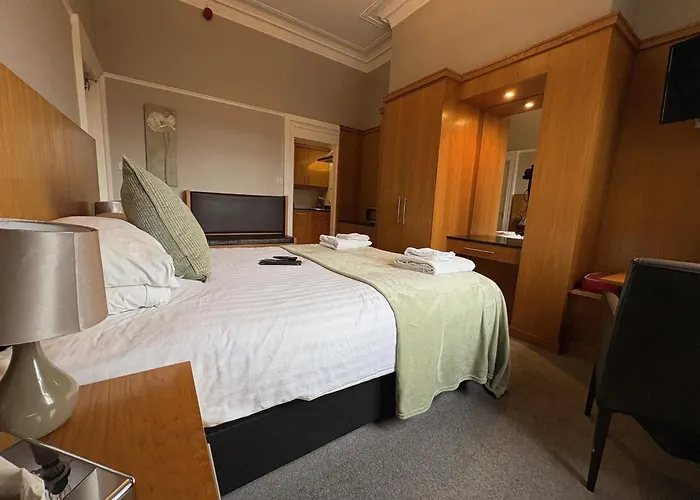 Hedley House & Apartments
