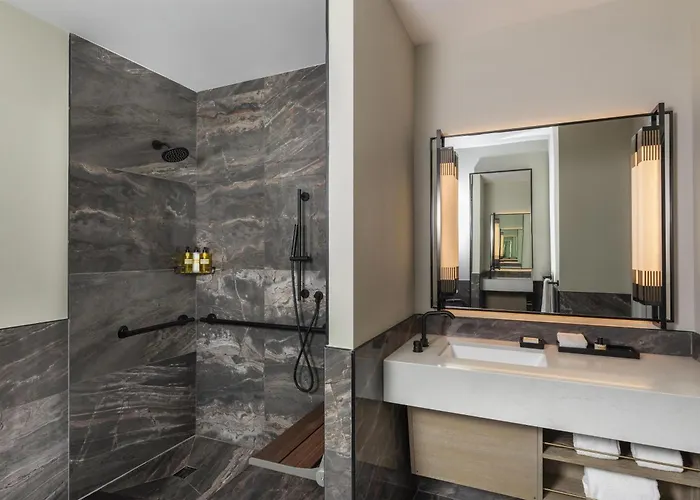 Luxury hotel only: Thompson Central Park New York, By Hyatt