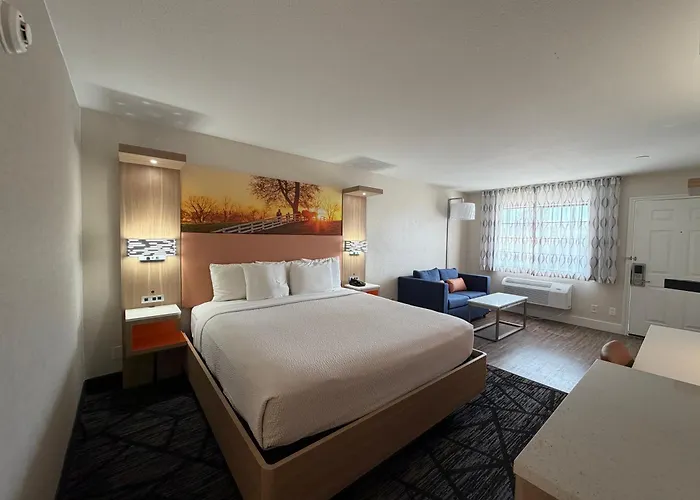 Days Inn By Wyndham Granbury
