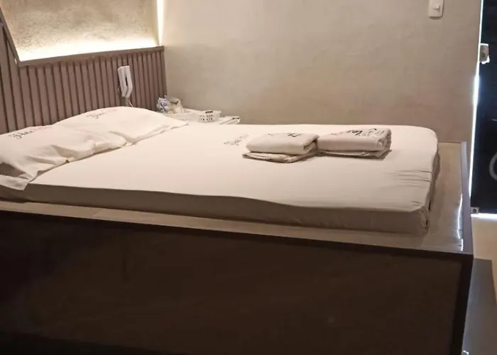 Motel Flex Love (Adults Only)