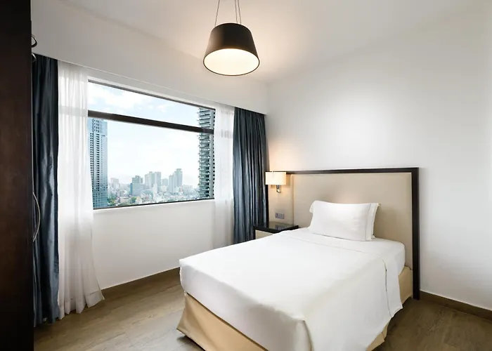 Beach hotel: Hilton Colombo Residence