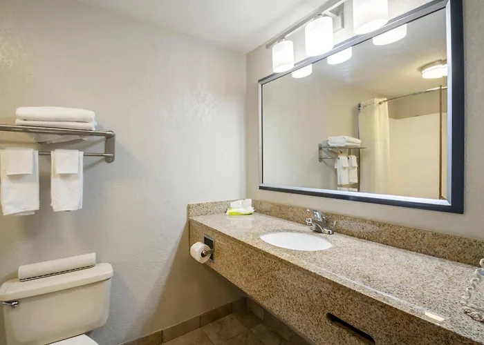 Cheap hotel: Quality Suites Hickory South