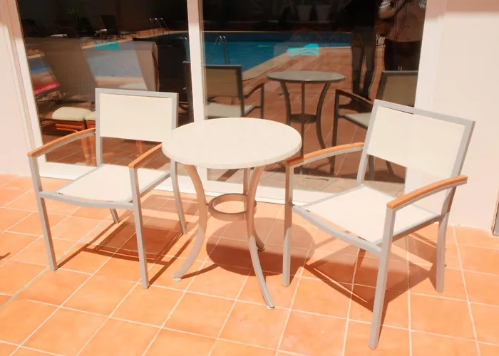 Hotel with pool: Hotel Cassandra