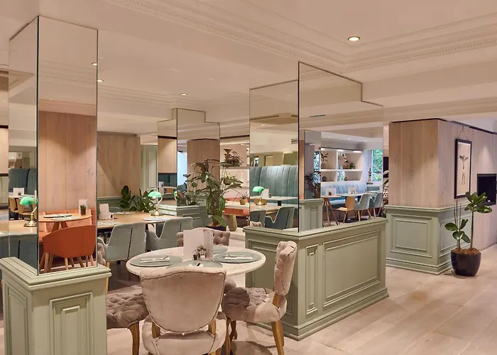 5 star hotel: The Level At Melia White House