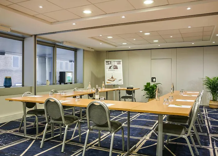 Animaux admis Mercure Paris La Defense Grande Arche