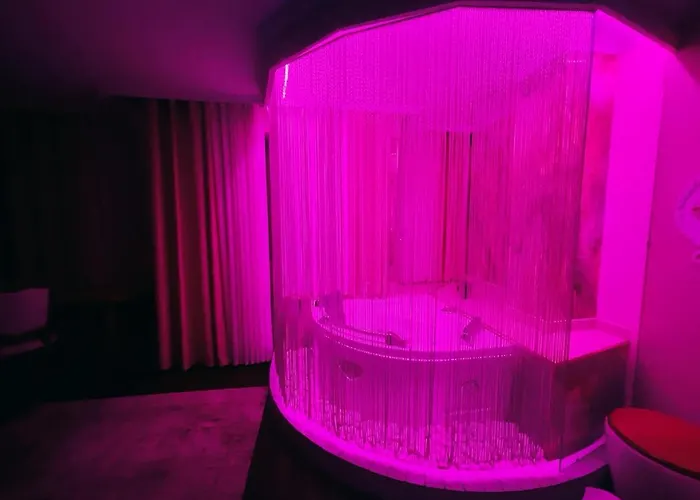Hotel Con Piscina Rosa Blu