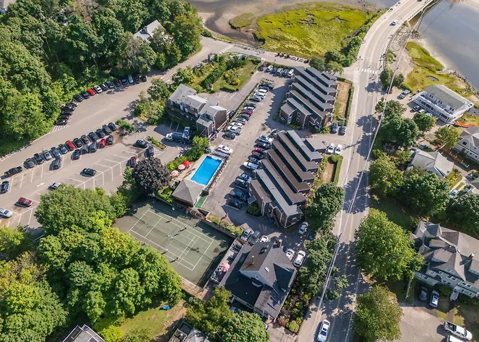 In Luxury hotels Aspinquid Resort