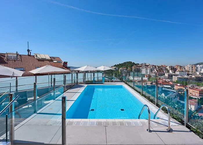 Hotel Con Piscina Catalonia Park Güell