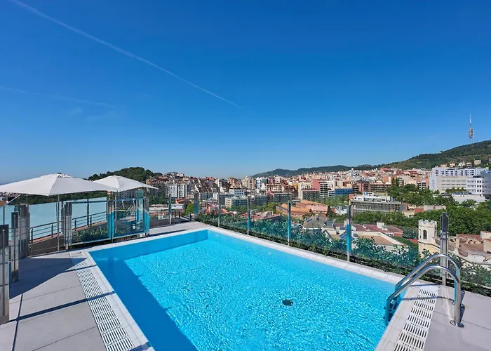 Hotel Con Piscina Catalonia Park Güell