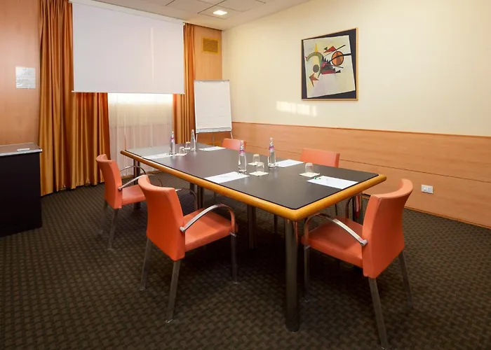Crowne Plaza By Ihg
