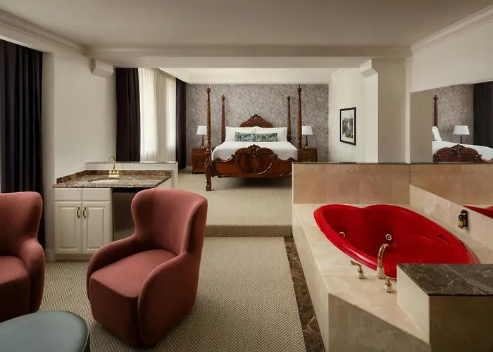 Hotel with Tennis: Davenport Hotel, Autograph Collection