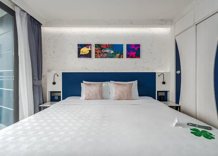 Hotel Clover Patong Phuket - Sha Plus